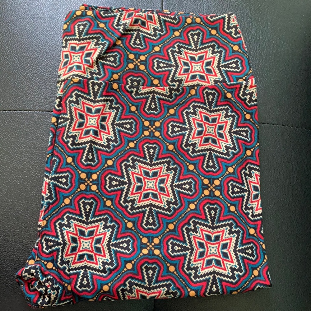 *Tall and curvy LuLaRoe Leggings